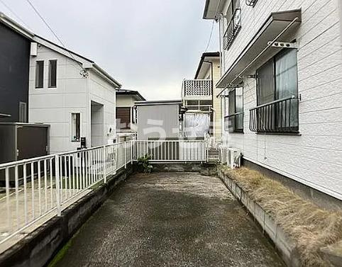 白樺ハイツの駐車場