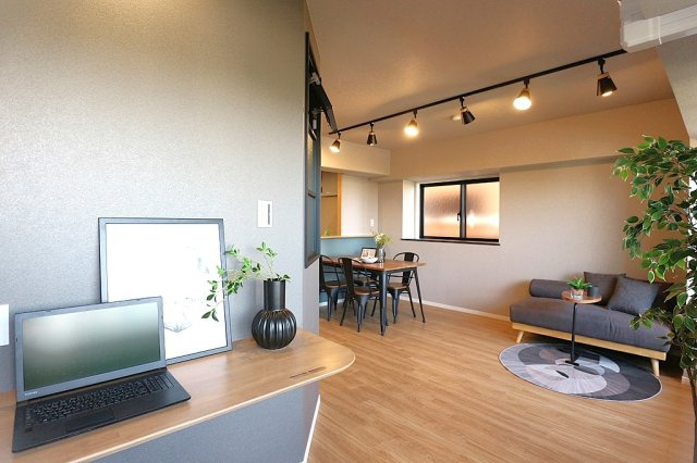 ふぁみーゆ寝屋川セントラルパーク A棟の居間・リビング