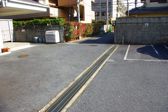 丸市モータープール
