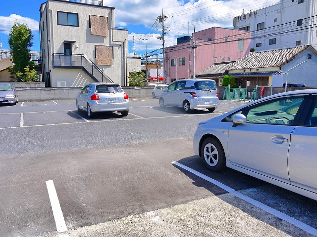 丸市モータープール