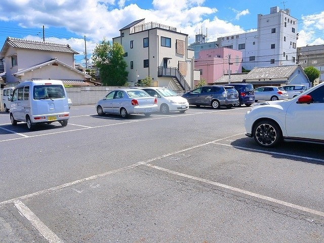 丸市モータープール