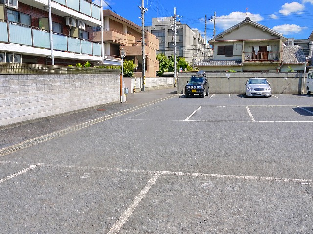 丸市モータープール