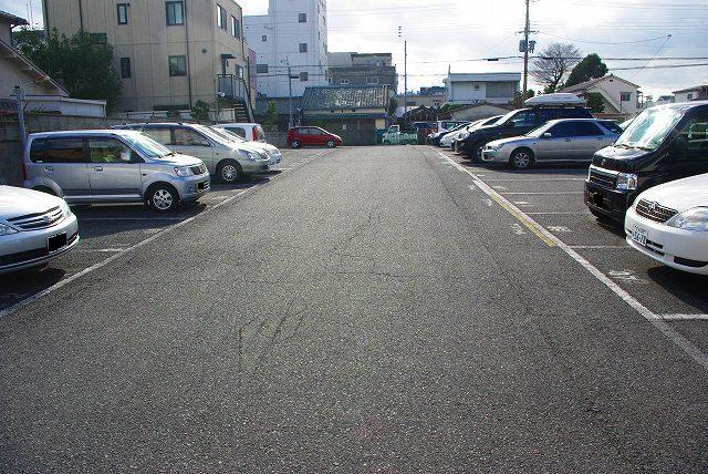 丸市モータープール