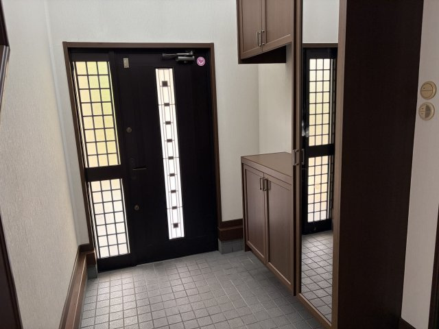 可児市桂ケ丘２丁目の中古一戸建の玄関