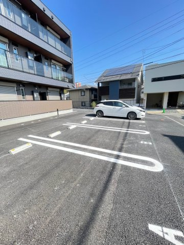 グリシーヌの駐車場