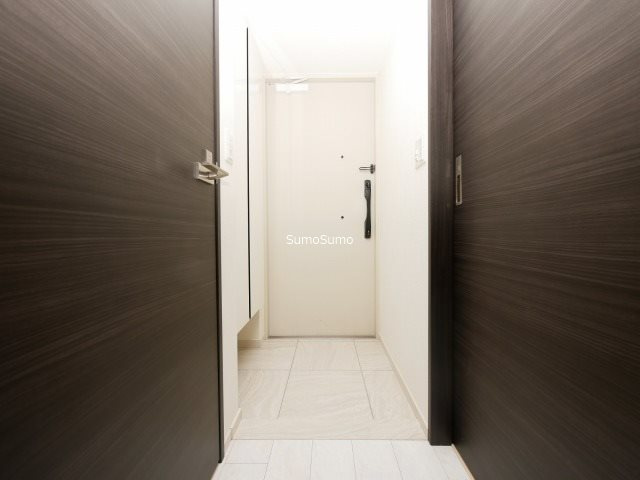 エステムコート北堀江の玄関