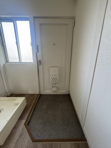 氷室ハイツの玄関