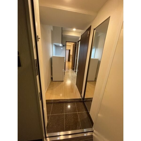 大阪市西区江戸堀１丁目の賃貸マンションの玄関