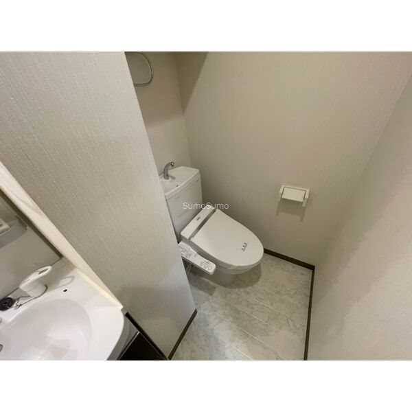 大阪市西区江戸堀１丁目の賃貸マンションのトイレ