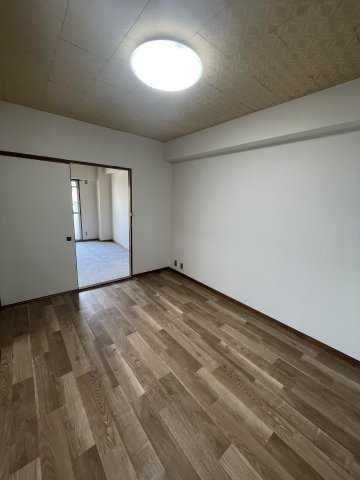 徳久マンションの居間・リビング