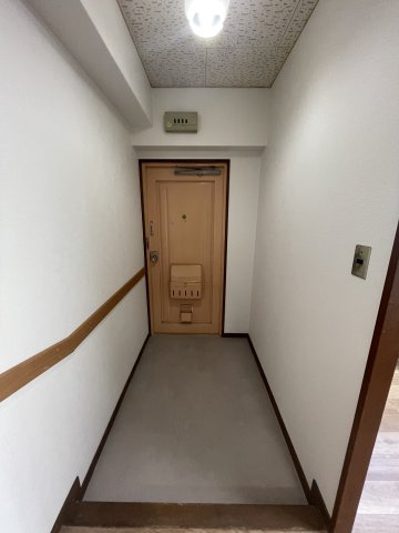 徳久マンションの玄関