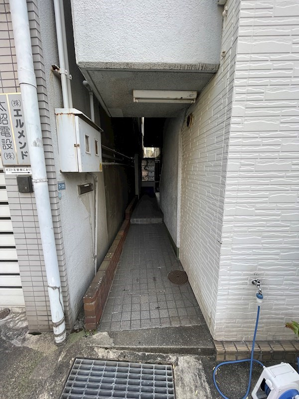 徳久マンションのエントランス