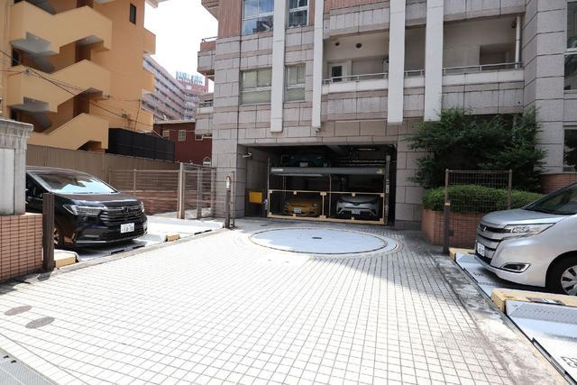 ファミール新宿グランスィートタワーの駐車場