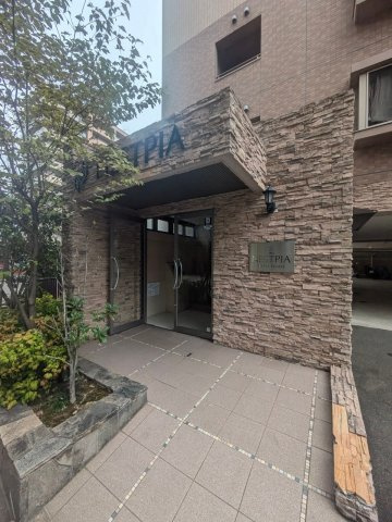 ネストピア平尾駅前のエントランス