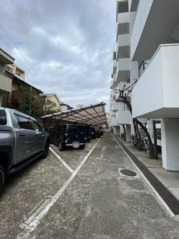 三富王子マンションの駐車場