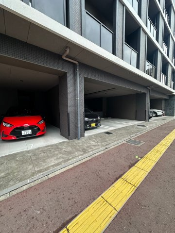 ラフィーネ箱崎駅前の駐車場