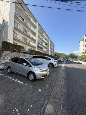 須磨一ノ谷グリーンハイツＫ棟の駐車場