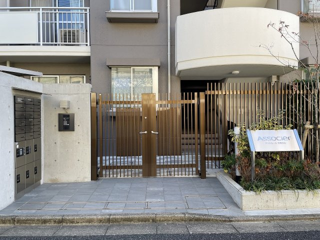 アソシエール文京白山のエントランス