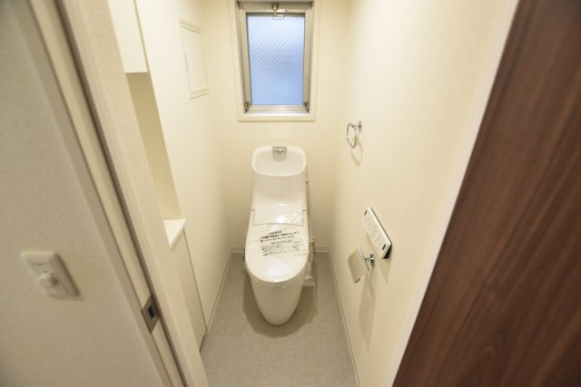 アソシエール文京白山のトイレ|落ち着いた色調のトイレです