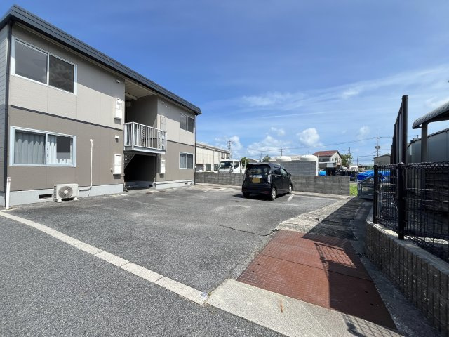 ハイツ松本の駐車場