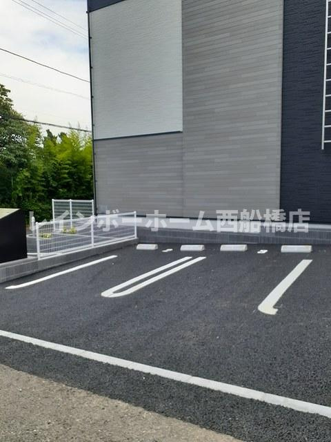 メゾンエスポワールの駐車場