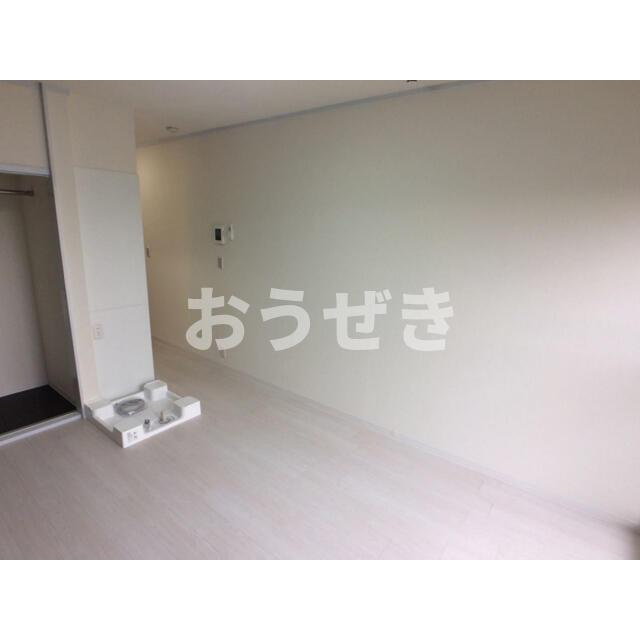 スリーパインズの居間・リビング