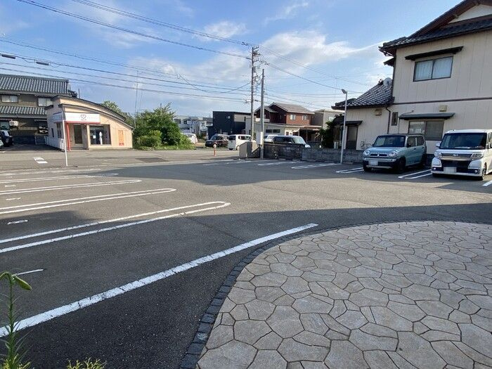 グラン アルカディアの駐車場
