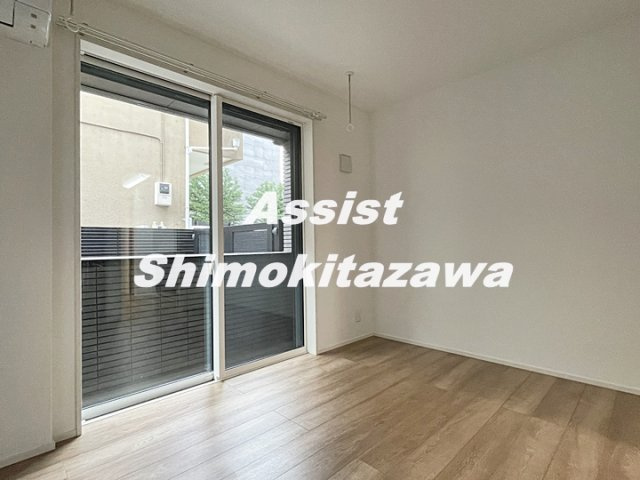 ＧＡＲＤＥＮ　ＴＥＲＲＡＣＥ　ＥＡＳＴの居間・リビング