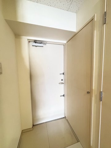 福岡市東区箱崎ふ頭３丁目の賃貸マンションの玄関