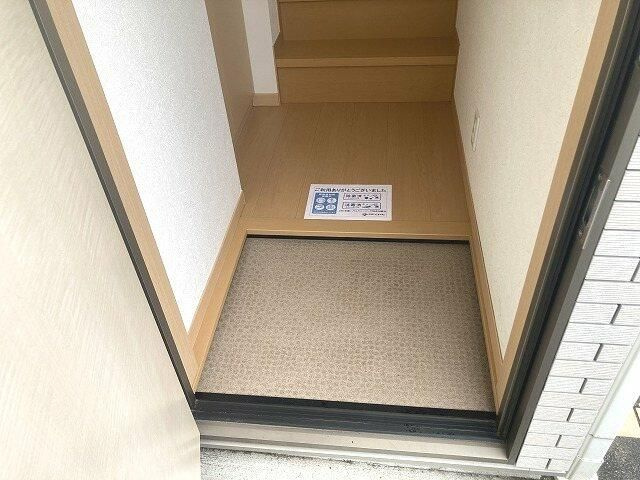 メゾン・ルミエールの玄関