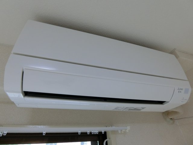 【設備】 | 雅ビル | 快適な生活に欠かせないエアコン。