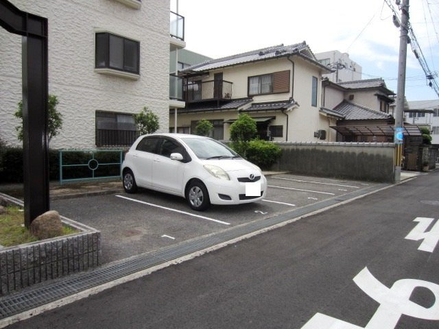 【駐車場】