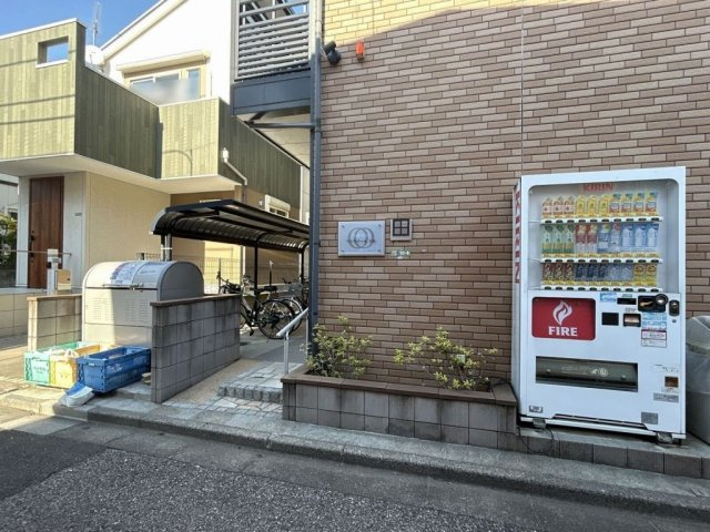 レオネクストアドラブール千寿のエントランス