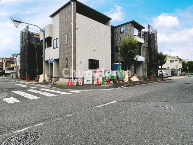 足立区佐野2丁目新築分譲住宅の前面道路含む現地写真|前面道路
