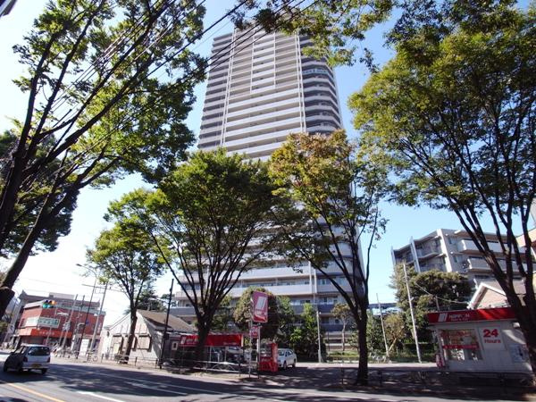 エルザ世田谷の外観|コンシェルジュサービス有り！平成１７年築・２４時間有人管理の大規模マンション、エルザ世田谷は即日現地案内可能となっておりますので、お気軽にお問い合わせください！