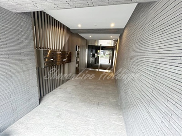 横浜市中区扇町３丁目の賃貸マンションのエントランス
