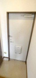 ドゥミル霞ヶ関の玄関