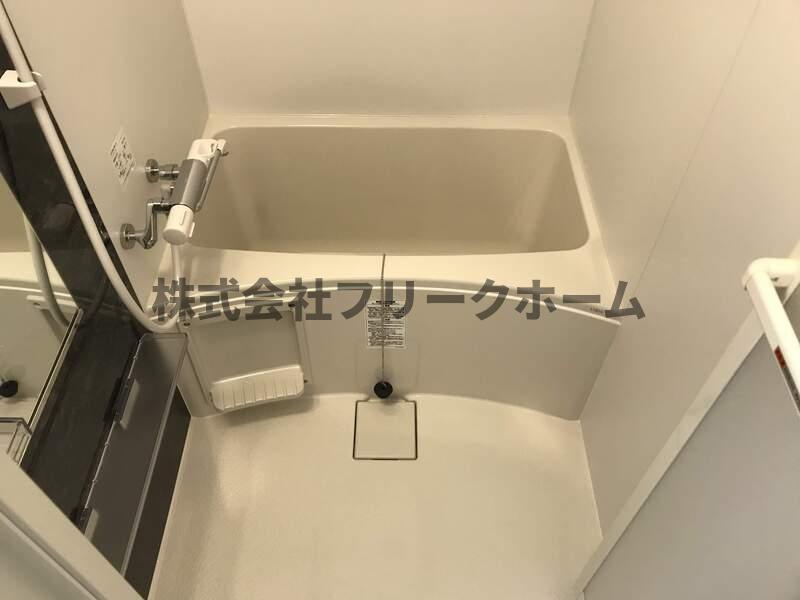 三鷹市下連雀７丁目のアパートの浴室