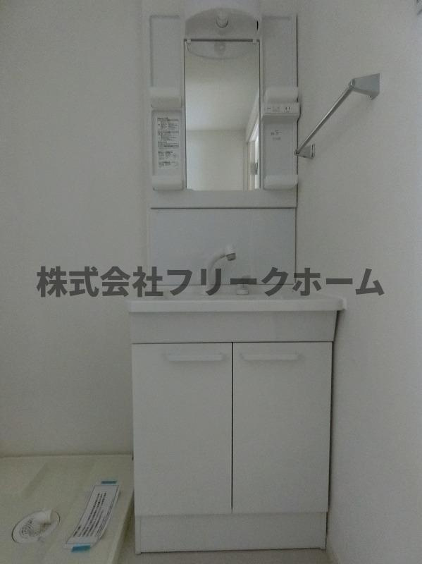 三鷹市下連雀７丁目のアパートの洗面所