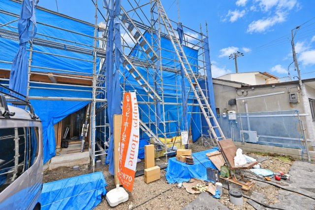 テラシエ西難波町2丁目新築一戸建て│4LDK+並列駐車２台可の外観|現地の陽当たりや周辺環境をじっくりご確認いただけます。完成後の暮らしをイメージしながら、実際の街並みや生活環境もあわせてご覧ください。
