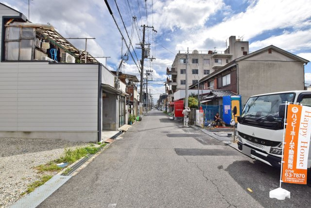 テラシエ西難波町2丁目新築一戸建て│4LDK+並列駐車２台可の前面道路含む現地写真|前面道路は北側6.0ｍ公道です。
