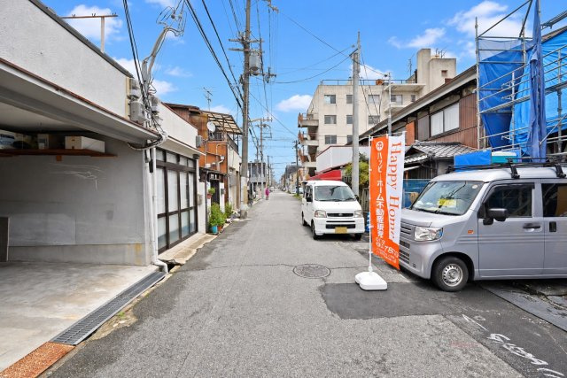 テラシエ西難波町2丁目新築一戸建て│4LDK+並列駐車２台可の前面道路含む現地写真|前面道路は北側6.0ｍ公道です。