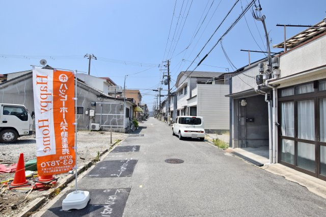 テラシエ西難波町2丁目新築一戸建て│4LDK+並列駐車２台可の前面道路含む現地写真|前面道路は北側6.0ｍ公道です。