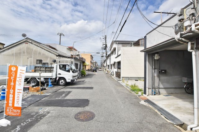 テラシエ西難波町2丁目新築一戸建て│4LDK+並列駐車２台可の前面道路含む現地写真|前面道路は北側6.0ｍ公道です。