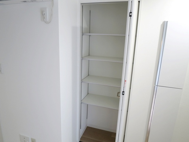 キングハウス東小岩の収納|棚も完備しています♪