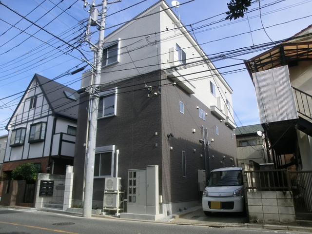 キングハウス東小岩の外観|ツートンカラーのオシャレな外観です。
