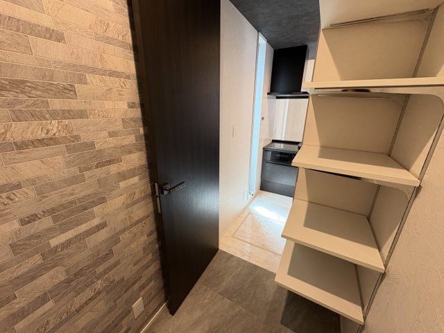 河北西町　中古一戸建ての収納|パントリー
■物件内覧・資金計画相談・住宅ローン相談、リフォーム相談、お問合せ受付中■
※当日・翌日のご内覧、ご相談はお電話でのお問合せがスムーズです！