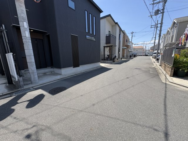河北西町　中古一戸建ての前面道路含む現地写真|■物件内覧・資金計画相談・住宅ローン相談、リフォーム相談、お問合せ受付中■
※当日・翌日のご内覧、ご相談はお電話でのお問合せがスムーズです！