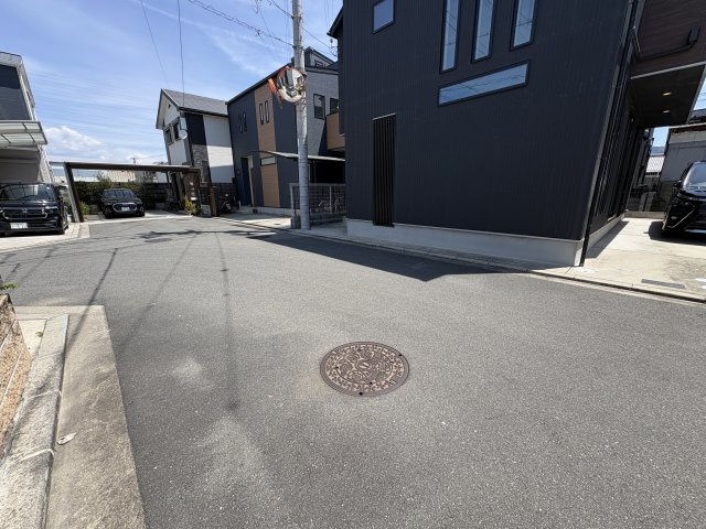 河北西町　中古一戸建ての前面道路含む現地写真|■物件内覧・資金計画相談・住宅ローン相談、リフォーム相談、お問合せ受付中■
※当日・翌日のご内覧、ご相談はお電話でのお問合せがスムーズです！