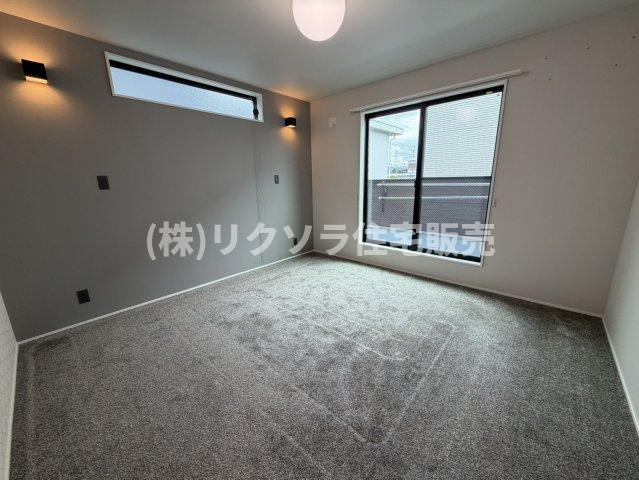 河北西町　中古一戸建ての寝室|洋室8.0帖　ウォークインクローゼット付き
■物件内覧・資金計画相談・住宅ローン相談、リフォーム相談、お問合せ受付中■
※当日・翌日のご内覧、ご相談はお電話でのお問合せがスムーズです！